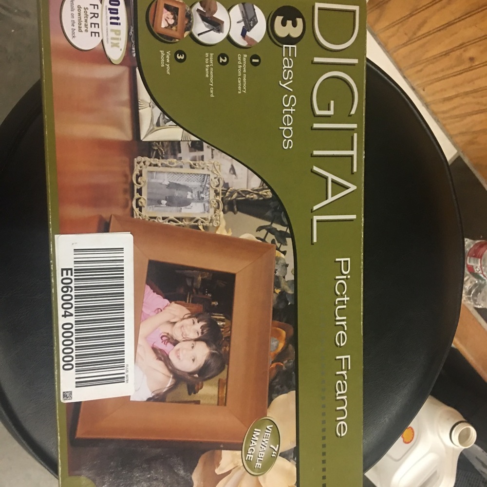 Digital photo frame
